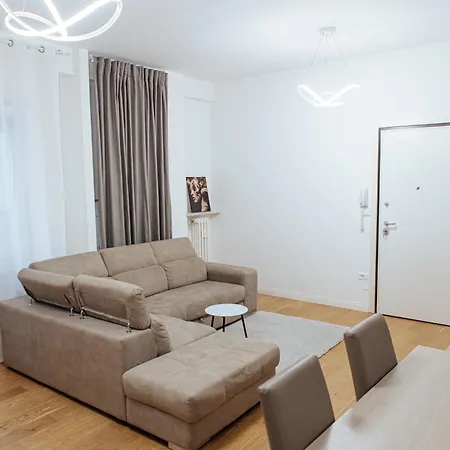 Chic Piave - Elegant Center Apartment